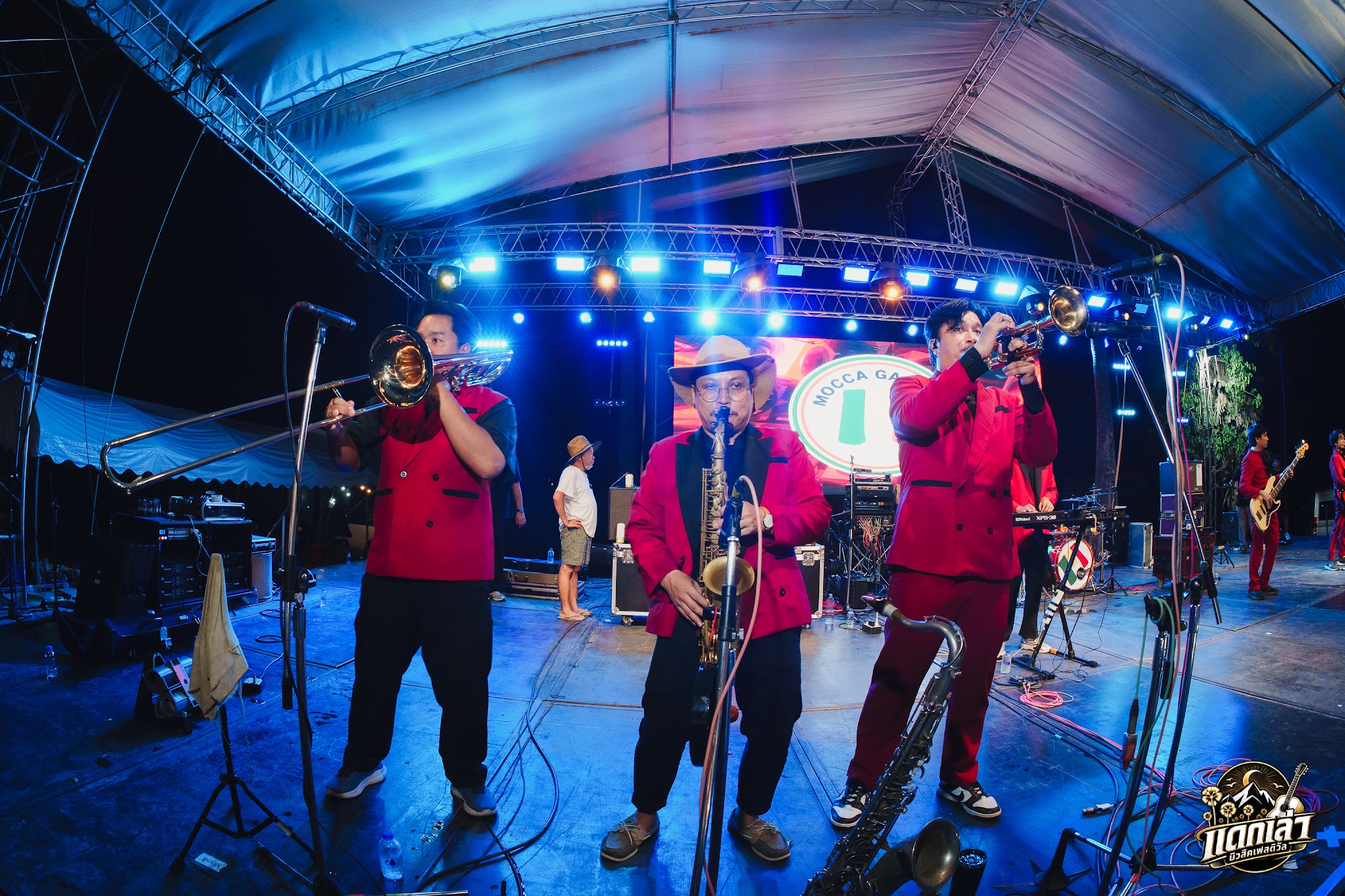 เวทีจริงพร้อมระบบเสียง แสง และภาพ ในงาน DAKLAO MUSIC FESTIVAL #1